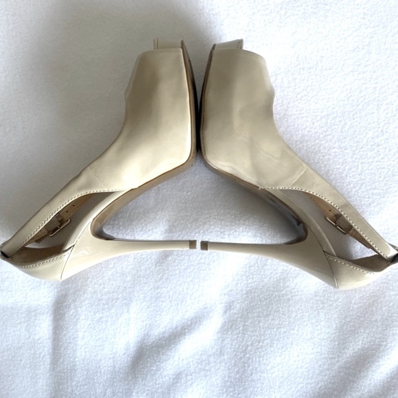 Guess women’s open toe heels. - Picture 4 of 6